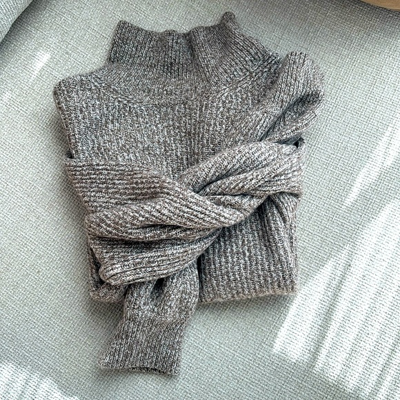 Gift for her 🎁 Minimalism ☕️Club Monaco Sweater-XS - Picture 1 of 8